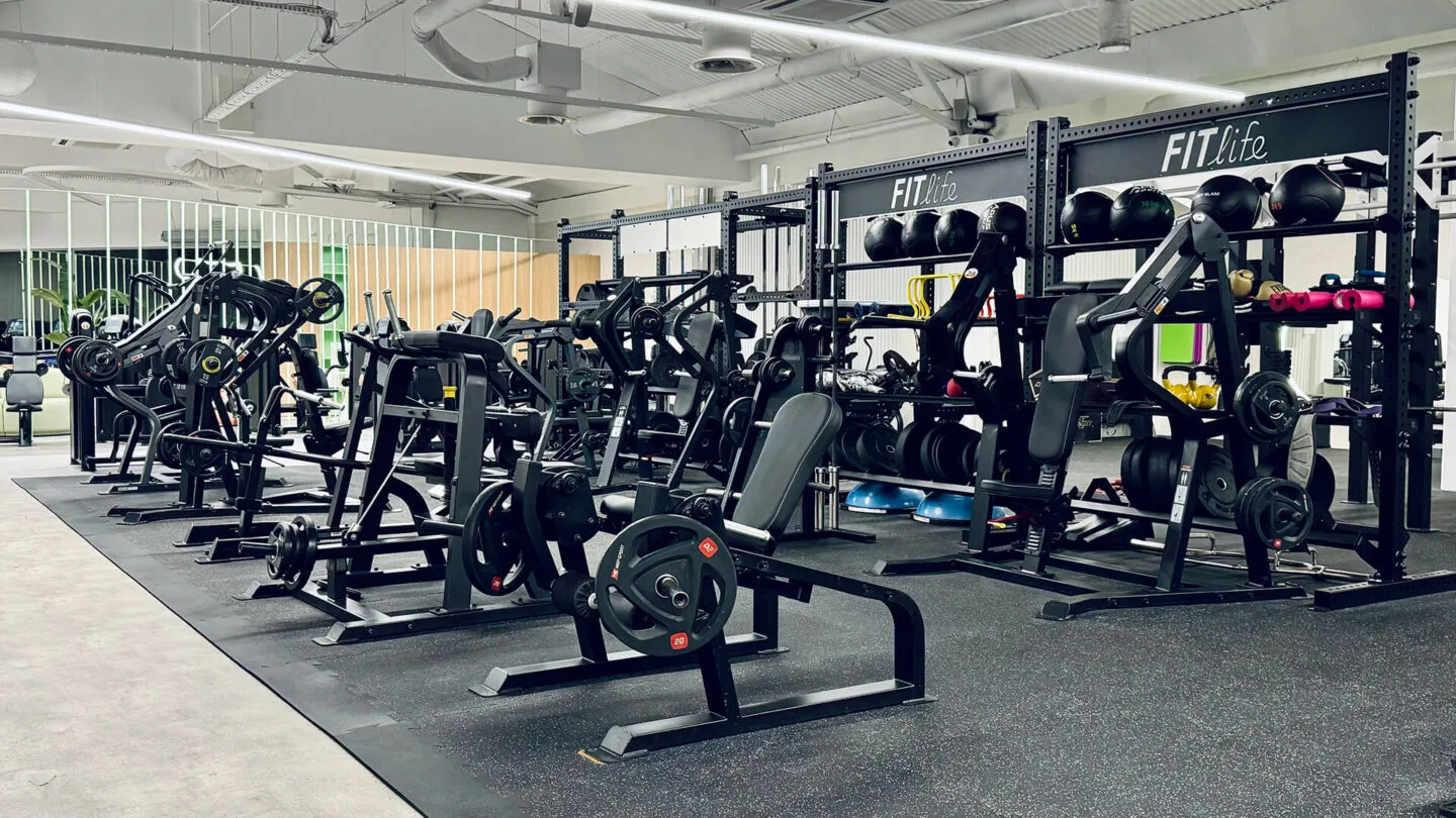 Maszyny siłowe siłowni FitLife Zamość